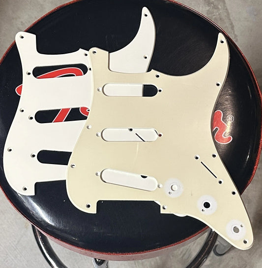 2 Squier by Fender Stratocaster SSS Single Ply White 50's Style Pickguards