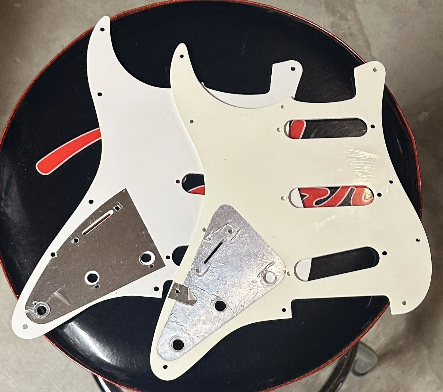 2 Squier by Fender Stratocaster SSS Single Ply White 50's Style Pickguards